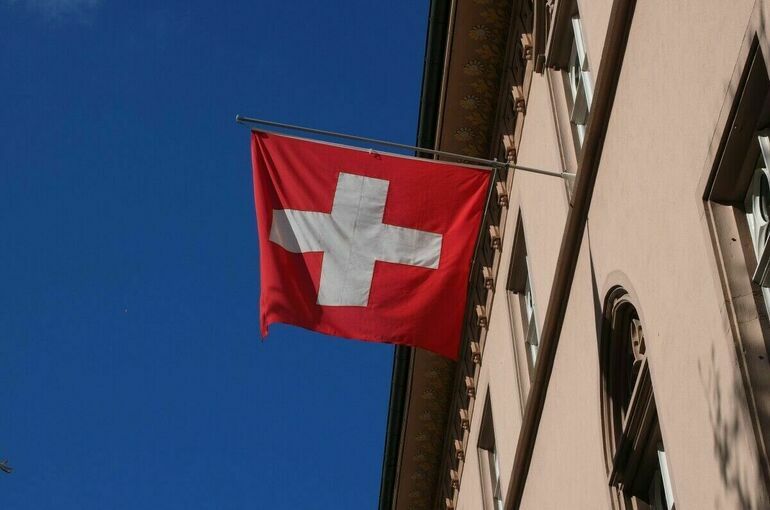 Швейцария приостановила упрощенный порядок выдачи виз россиянам
