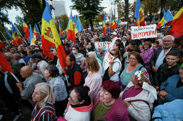 В Кишиневе проходит многотысячная акция протеста против роста цен