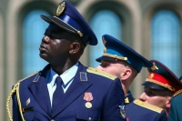 Сенаторы одобрили закон о праве иностранцев заключать контракт на военную службу в России