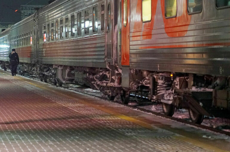 В Мурманской области пять вагонов пассажирского поезда сошли с рельсов
