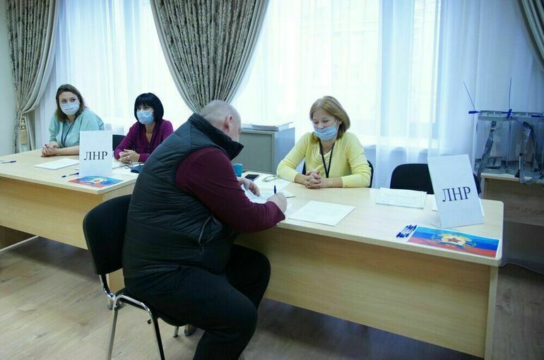 На большинстве избирательных участков в ЛНР наблюдаются очереди