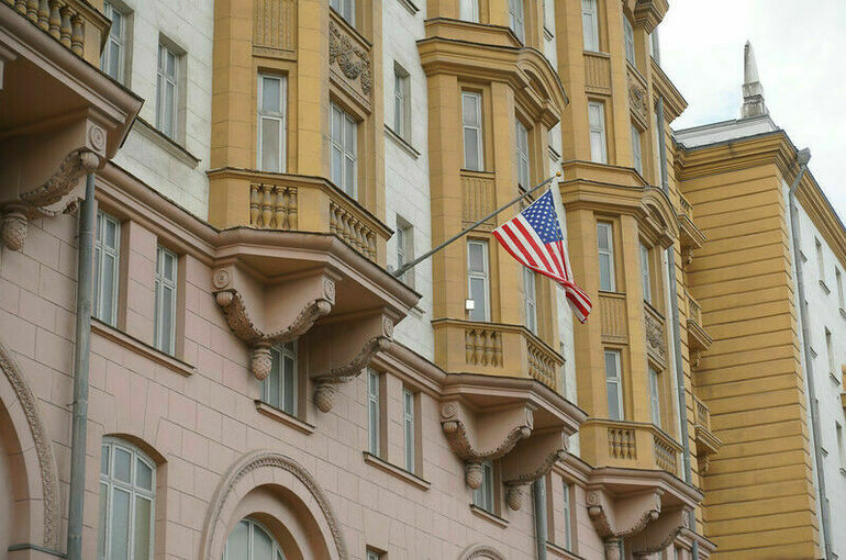 Посольство США в Москве призвало американцев покинуть Россию