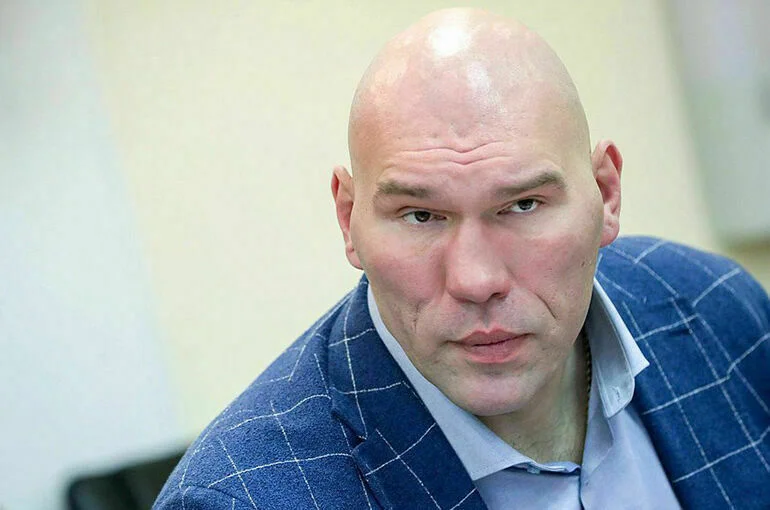 Валуев показал полученную им повестку в военкомат