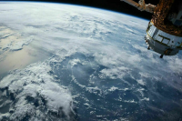 Российские космонавты вернулись с МКС на Землю