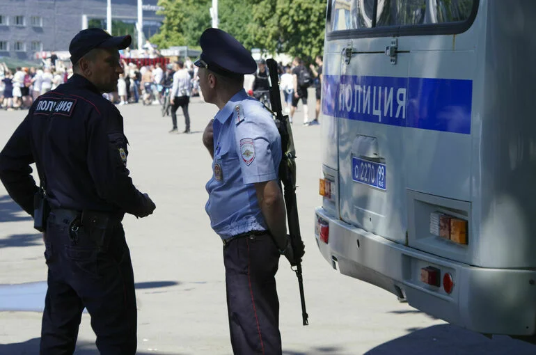 К зарплате сотрудников полиции будут выплачивать надбавку 5% с 1 октября