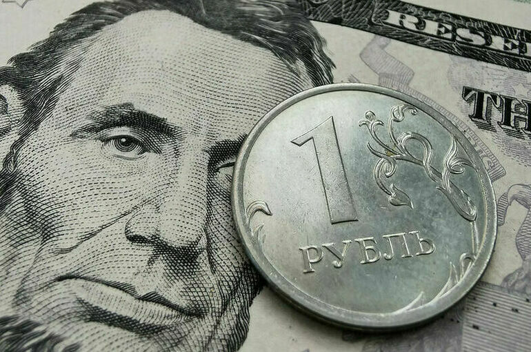 Курс доллара на Мосбирже опускался ниже 54 рублей
