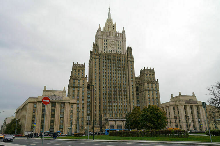 В МИД РФ опровергли планы по вводу визового режима для украинцев