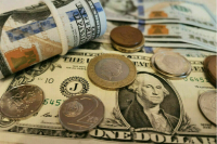 Таможенникам хотят разрешить расследование дел по валютным преступлениям