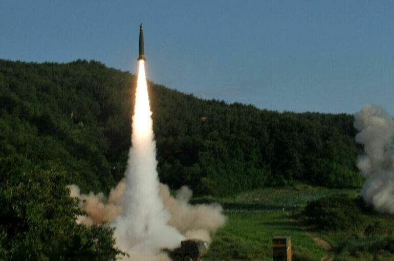 В Южной Корее во время совместных учений с США на военную базу упала ракета