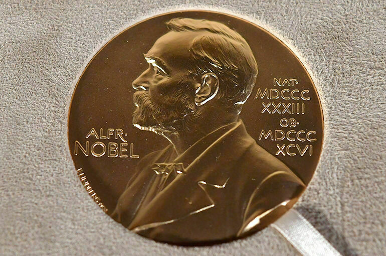 Нобелевскую премию по химии присудили авторам инструментов для создания молекул
