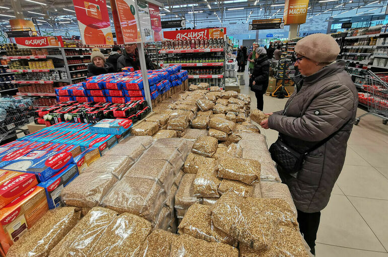 В Крыму опровергли информацию об ограничении продажи товаров