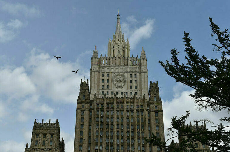 В МИД РФ назвали поставки Киеву дальнобойного оружия «красными линиями»