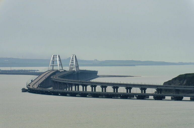 На Крымском мосту потушили возгорание на железнодорожном составе