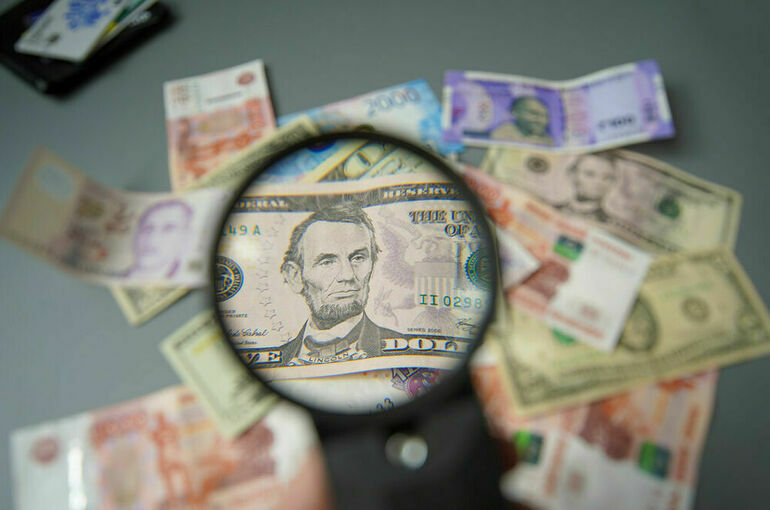 Курс доллара на Мосбирже поднялся выше 63 рублей