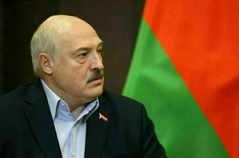 Президент Белоруссии Александр Лукашенко начал заседание с военными