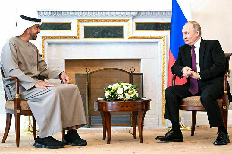 Путин назвал отношения РФ и ОАЭ фактором мировой стабильности