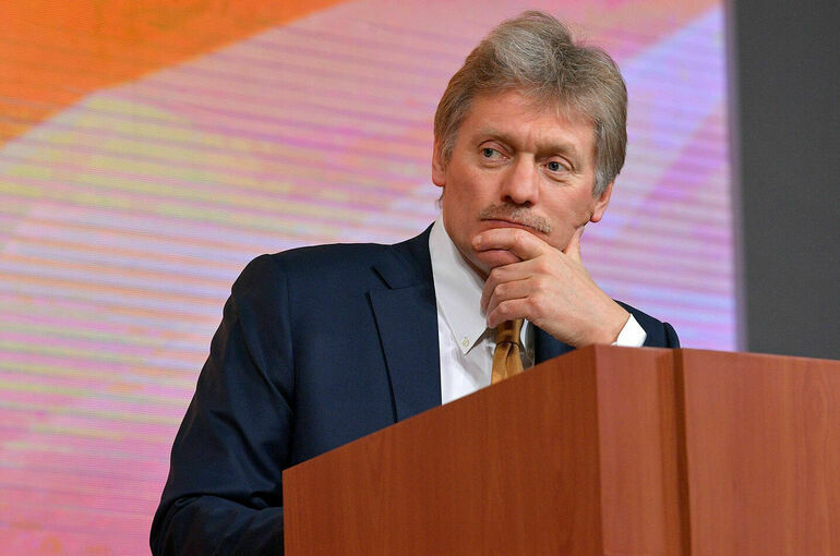 В Кремле нет позиции по инициативе о запрете выезда за рубеж военнообязанным