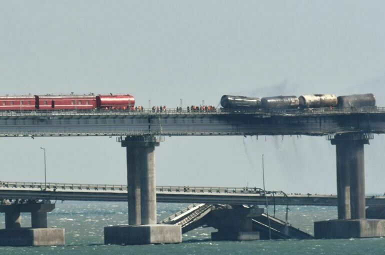 Кабмин поручил отремонтировать Крымский мост до 1 июля 2023 года