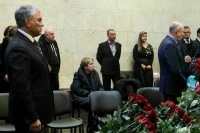 Вячеслав Володин и депутаты Госдумы простились с коллегой Николаем Петруниным