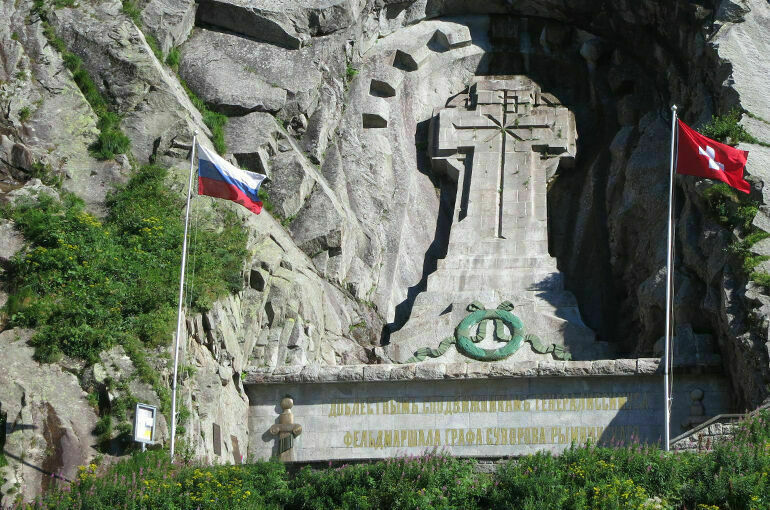 МИД РФ направил ноту Швейцарии из-за осквернения памятника солдатам Суворова