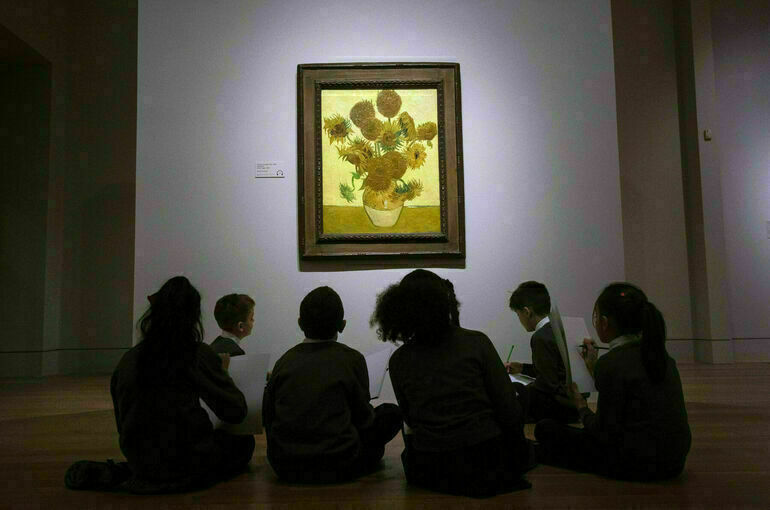 Картина «Подсолнухи» Ван Гога не пострадала от атаки экоактивистов