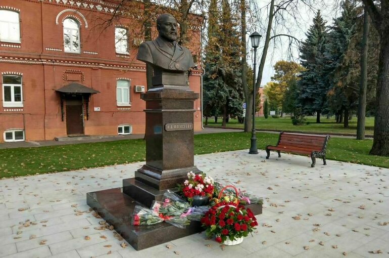 В Москве открыли памятник известному благотворителю Николаю Алексееву