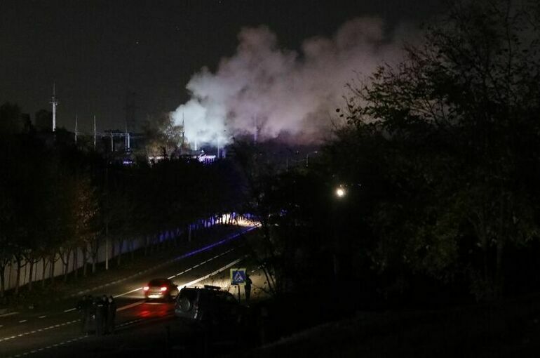 В Белгороде после обстрела загорелась подстанция, часть города осталась без света