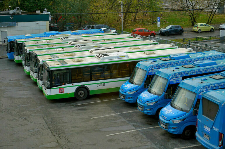 Два автобуса столкнулись в Москве