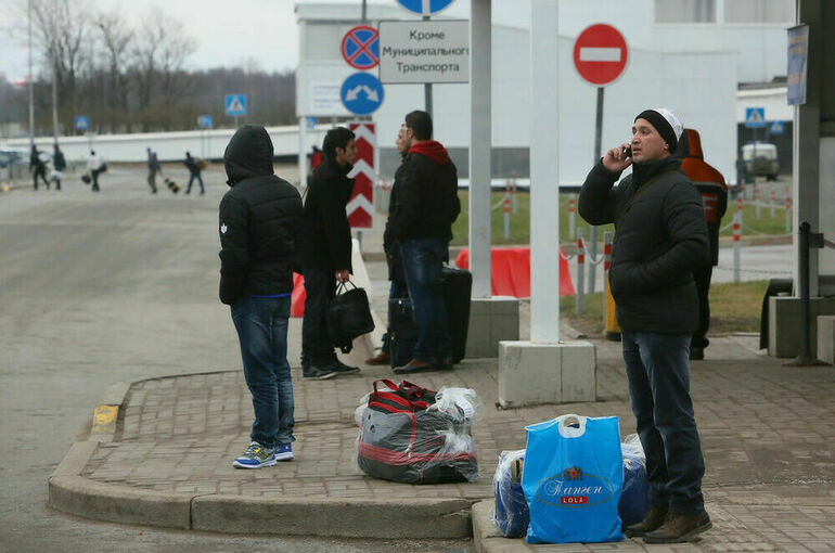 За смену цели пребывания в России с иностранцев предложили взимать пошлину