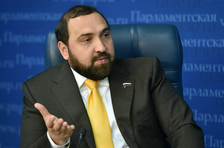 Хамзаев предложил сделать бесплатным проезд на поездах для школьников из новых регионов