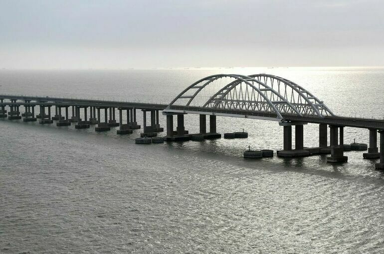 Движение грузового транспорта по Крымскому мосту откроют не раньше декабря