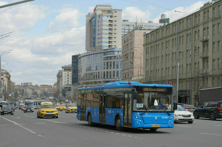 Иностранцам хотят запретить управлять автобусами без пересдачи