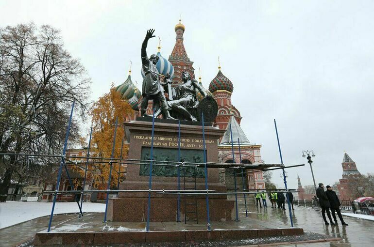 Реставрация памятника Минину и Пожарскому на Красной площади завершена