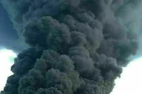 Три павильона рынка «Строймастер» горят в Новой Москве