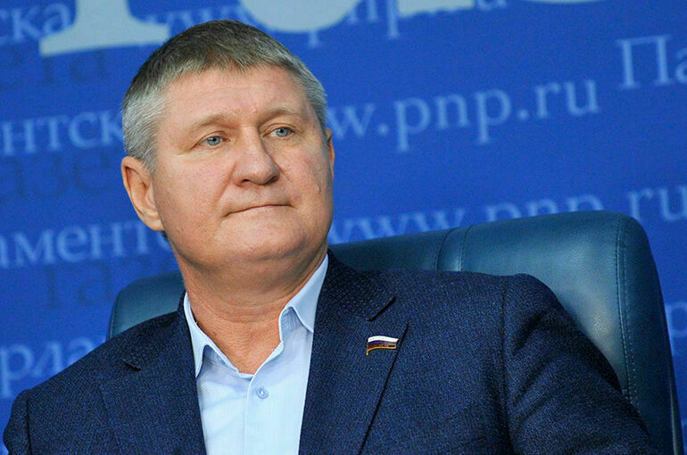 Шеремет не исключил рассмотрения Госдумой вопроса об увеличении срока службы в армии