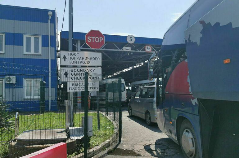 Таможенники смогут заблокировать движение грузовиков