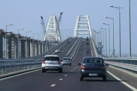 Хуснуллин сообщил, что на Крымском мосту досматривают весь проезжающий транспорт