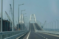 Приостановлено движение автомобилей по Крымскому мосту