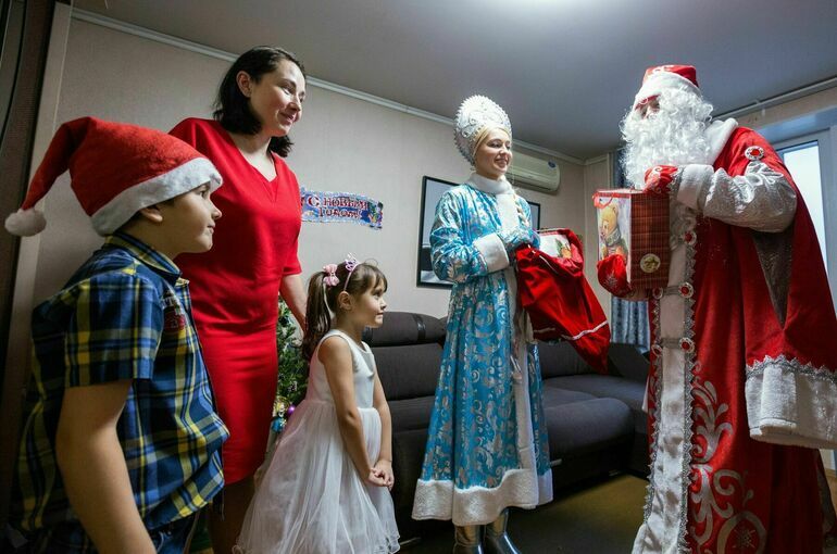 Вызов Деда Мороза и Снегурочки в Петербурге подорожает на 20%