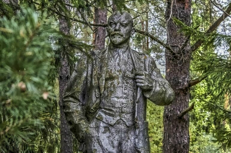 Володин предложил позаботиться о памятниках Ленину