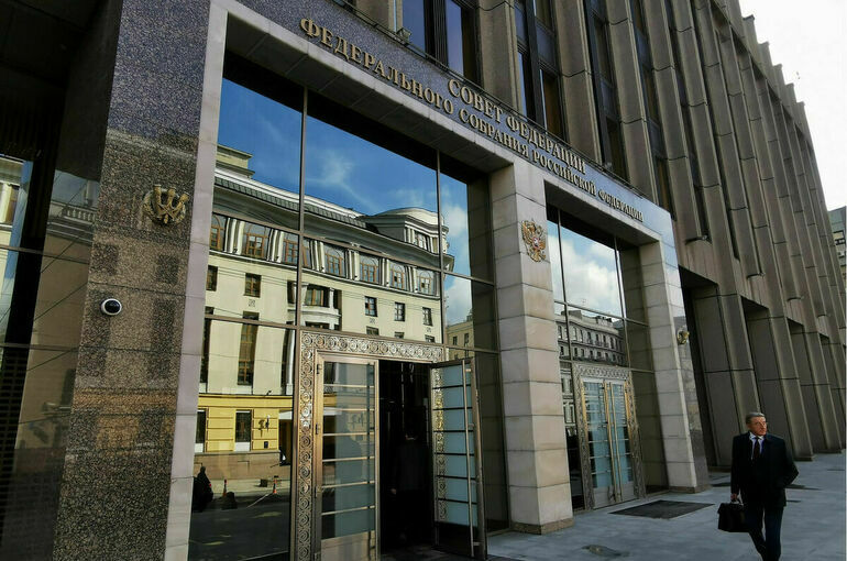 В Совфеде 15 ноября представят художественные работы Виктора Бута