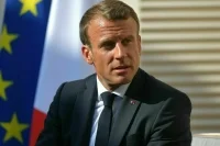 Макрон призвал активнее искать пути дипломатического решения конфликта на Украине