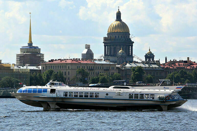 В Петербурге за сезон навигации 2022 года перевезли более 3,5 млн пассажиров
