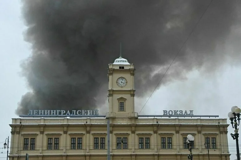 В Москве около площади трех вокзалов произошел крупный пожар