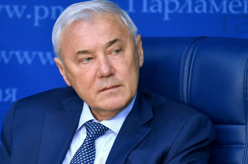 Анатолий Аксаков