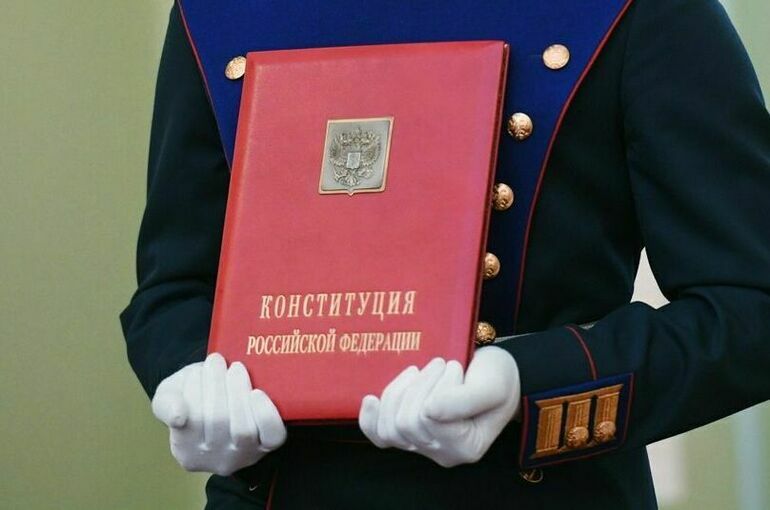 Почему в российской Конституции не нужно закреплять государственную идеологию
