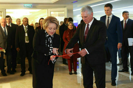 Матвиенко и президент Кубы открыли уникальную выставку в Совете Федерации