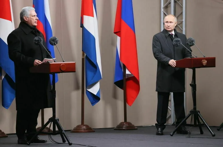 Путин поделился с президентом Кубы воспоминаниями о Кастро