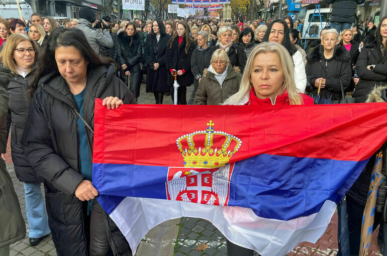 Сербские женщины в Косове вышли на многотысячный протест против местных властей