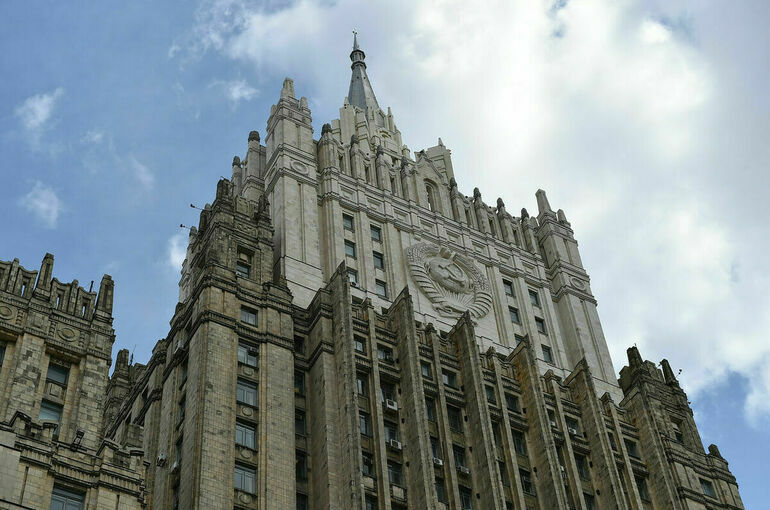 В МИД заявили, что поставляемые Киеву спутники могут стать законной целью России